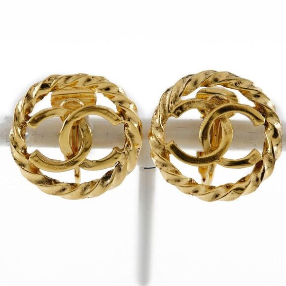 Pre Loved chanel Women metallic | gold Earrings - Picture 1 of 6